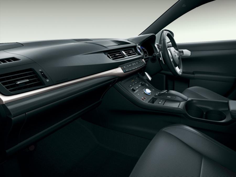  Lexus CT200h F-Sport 2011 года  (JP) (фото 5 из 5)